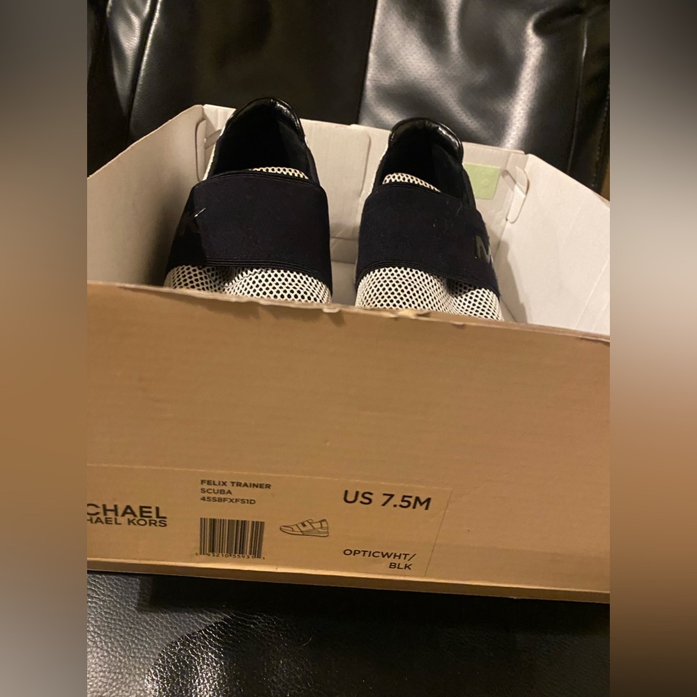 Preloved w/box Michael Kors monochrome slip-on Sneakers for women’s, size 7.5 - Picture 12 of 15